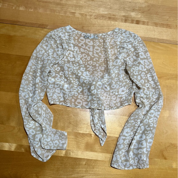Nasty Gal Beige/Cream/White Tie Front Sheer Crop Blouse Size 4 - Picture 7 of 9